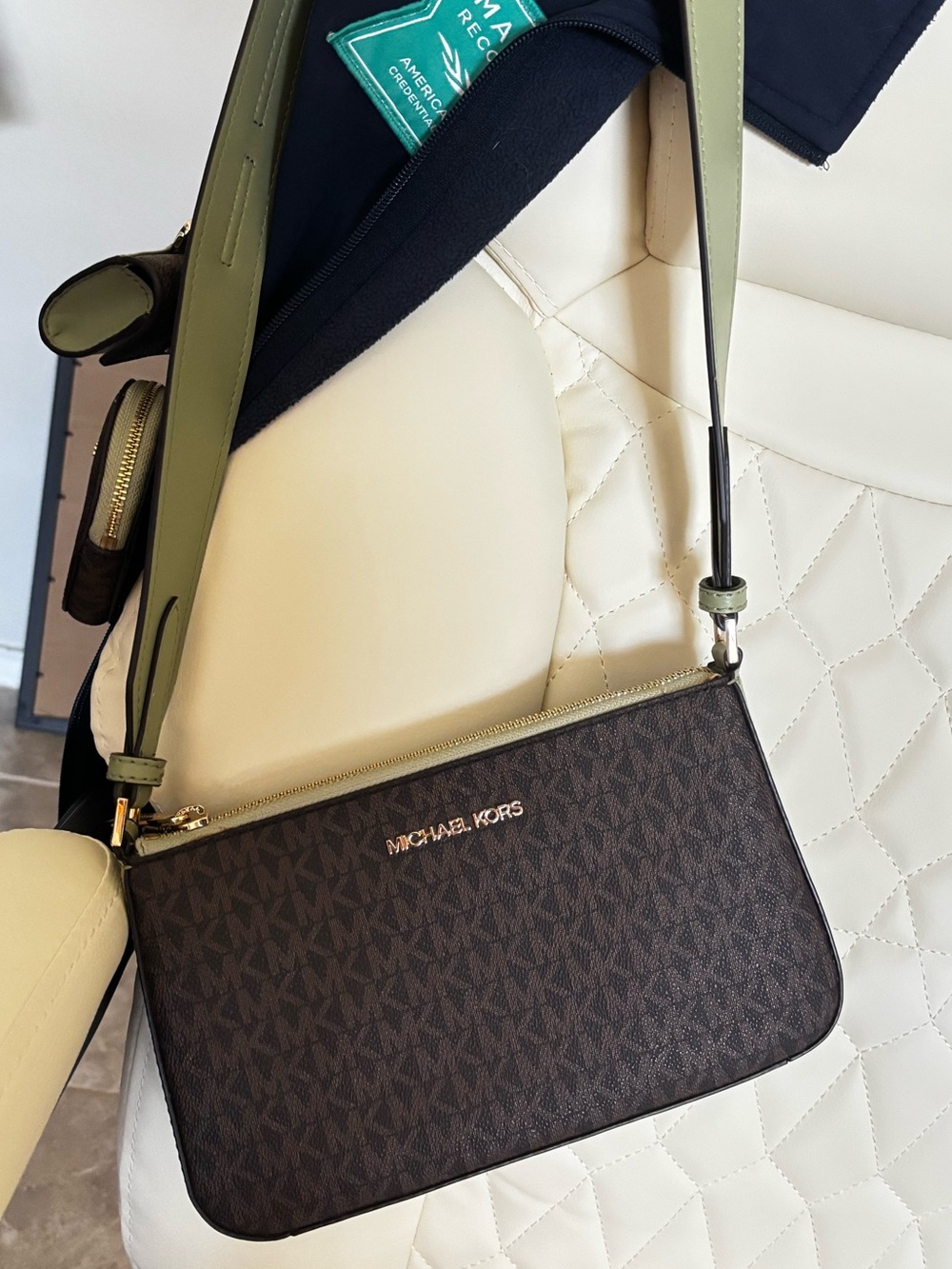 Michael Kors JET SET TRAVEL PLUS TECH CROSSBODY - small
